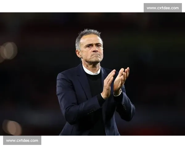 巴黎主帅恩里克锁喉对手未被禁赛 国际足联争议判罚引足坛震动